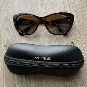 Vogue sunglasses 😎 with box